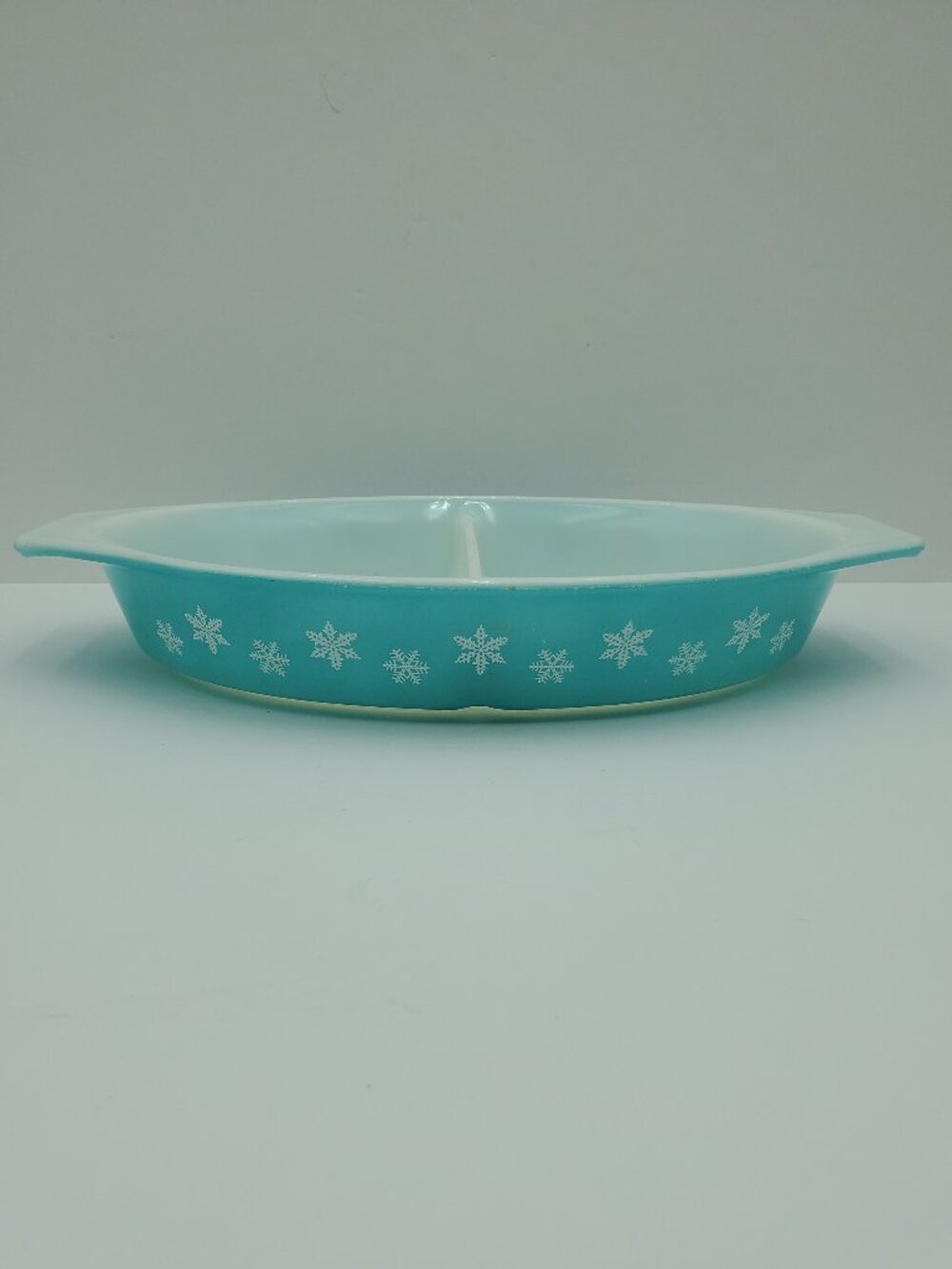 Pyrex Snowflake Turquoise 1.5 Qt Divided Vegetable Bowl Casserole Serving Dish